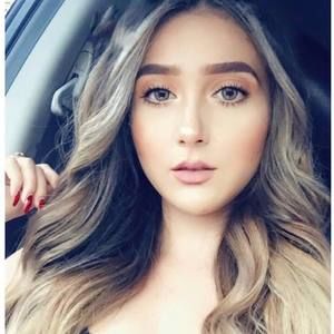 Meet your Posher, Lorena